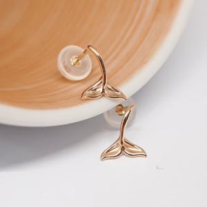 오팔하우스 14k 민자 고래꼬리 귀걸이 OPPKE6250