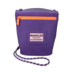 25 FW 몽클레어 Amoeba 아메바 파우치 퍼플 5F00001M581