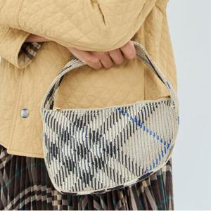 25 FW 버버리 시그니처 체크 모티프 니트 미니 토트백 베이지 8095374 C1311 BEIGE