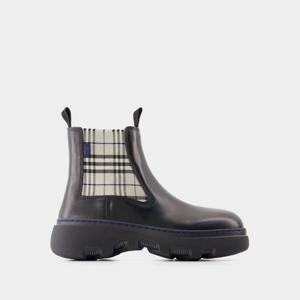 버버리 부츠 8102206A1189 BLACK