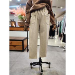 스테파니 세이브존01 단추 아웃포켓 밴딩 배기 바지 A24PT4401