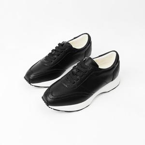 [신난다슈]여성 스니커즈 운동화 3cm 슬립온 밴딩 단화 발편한 쿠션 소가죽 MRO255152블랙