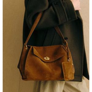 [질스튜어트핸드백]브라운 이태리스웨이드 오브 장식 숄더백 M JABA5F113 W2