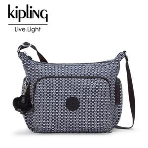 [키플링]라지 사이즈 크로스백 갭 시그니처 프린트 KOABS33 SGPT