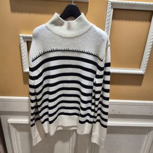 [BCBG] 올앤썬드리 겨울24 콤브 스트라이프 니트 A4WAK331