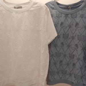 Destijl HC06 스판 엉덩이길이 밑단 트임 펀칭레이스배색 라운드 반팔 티블라우스 D2523bl14