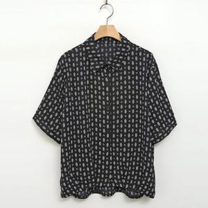 샵앤) 여성 기하학 패턴 카라넥 반팔 블라우스 DGB-WBL-4376-블랙