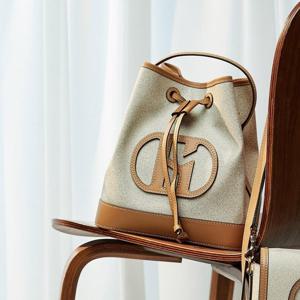 [헤지스]H소가죽 패치 베이지 버킷백 M HIBA5F103I2