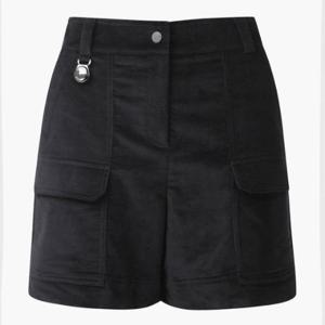 데상트골프웨어 JQS DP32WFSP96-BLKG 여성 아웃포켓 하프 팬츠 / BLACK