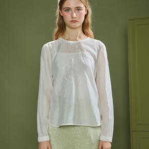 [듀엘]프론트 자수 쉬어 블라우스 D244MSC039