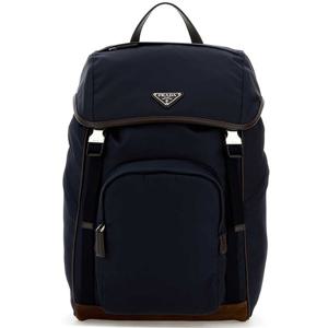 25 FW 프라다 블랙 트라이앵글 로고 플라크 버클 패스닝 백팩 2VZ135VHYF384