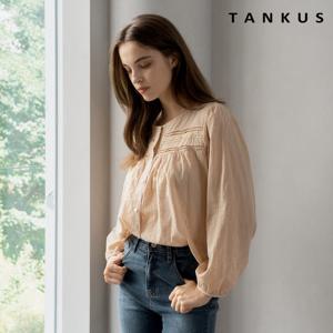 [탱커스]레이스 자수 핀턱 셔링 블라우스 (TX3BL027L0)