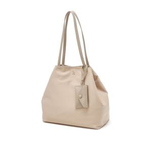 [헤지스/쇼핑백동봉]나일론 아이보리 퍼피 로고 와이드 쇼퍼백 (카드참 SET)HIBA5F866I1