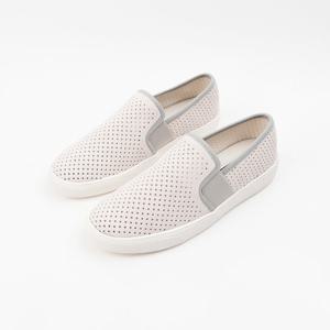 [신난다슈]여성 슬립온 단화 3cm 발편한 스니커즈 운동화 소가죽 펀칭 RH241195 그레이