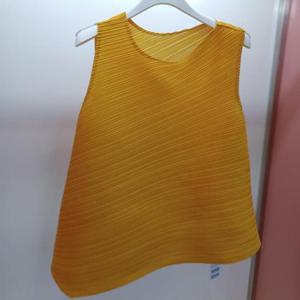 Latium HC06 신축성 좋은 플리츠 민소매 언발 주름 나시 티블라우스 T2523bl36Y