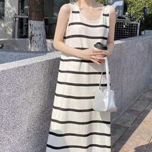 샵앤) 여성 라운드넥 단가라 까슬 민소매 니트 롱원피스 MSE-WDR-20710-베이지