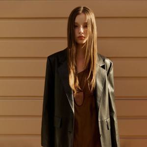 플라스틱아일랜드  투버튼 싱글 스웨이드 자켓 (PR3TJ961)