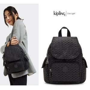 [키플링]키플링 9리터 미니백팩 시티팩미니 시그니처 엠보 KPABA04 SIEB