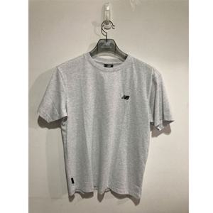 [뉴발란스]뉴발란스 ESS 스몰로고 반팔티 NBNEF21403 LIGHT GRAY