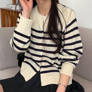 샵앤) 국산 여성 라운드넥 단가라 나그랑 긴팔 단추 니트 가디건 21DS-WCD-4378-베이지