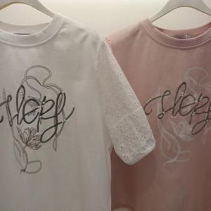 Latium HC06 자수레이스 소매배색 옆트임 언발 라운드 5부반팔 티블라우스 T2523ts27