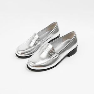 [신난다슈]여성 로퍼 단화 3cm 플랫 구두 슬립온 통굽 발편한 쿠션 낮은굽 FL257024 실버