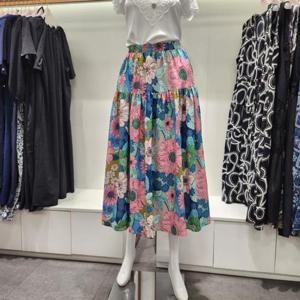 수스 HC04 플라워 패턴 플레어스커트 S252BSK5Z1