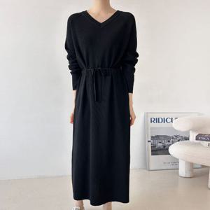 샵앤) 여성 V넥 터널끈 루즈핏 니트 롱 긴팔 원피스 ARA-WDR-4857-블랙