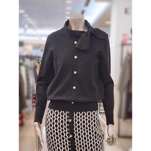 미니멈 세이브존03 미니멈 리본넥 진주버튼 니트 AWMYDGKU9810A