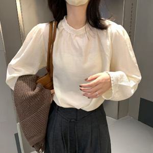 샵앤) 여성 레이스 셔링 라운드 오피스룩 긴팔 블라우스 SML-WBL-4919-베이지