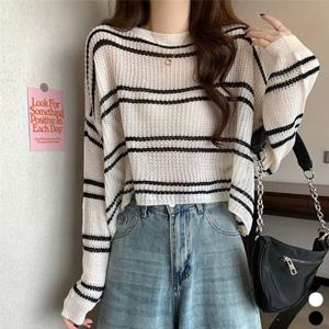 실루엣 크롭 스트라이프 니트 LM-0393