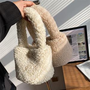 뽀글미니토트백 포근 손가방 미니가방 양털 핸드 겨울