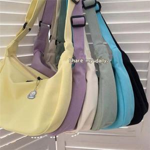 은창)퍼피 체인 장식 반달 크로스백 가방 숄더백