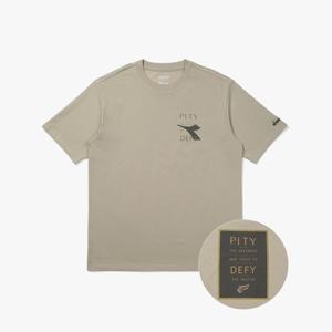 [디아도라] 아카이브 라운드 반팔 티셔츠 BEIGE