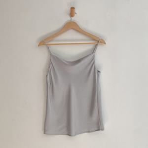 샵앤) 여성 어깨끈 조절 민소매 레이어드 이너겸 나시 티셔츠 SIU-WSH-4348-소라