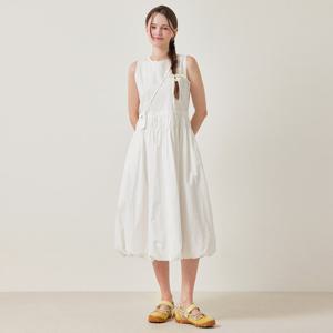 [포커스]백 포인트 벌룬 민소매 롱 원피스 PBBF5M3OP3191