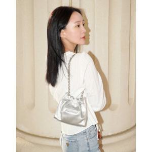 [질스튜어트핸드백] 실버 소가죽 체인 미니크로스 겸 숄더백 JAWA5E358 SV