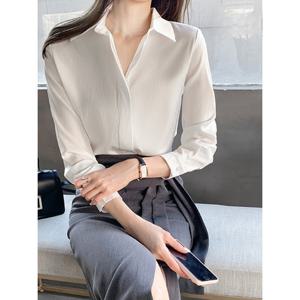 [카라]KARRA 실키카라히든버튼블라우스_A3F0389