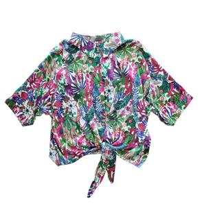 [르니앤맥코이(여성)]꽃프린트 밑단 타이 블라우스(MM09BL405HJY)