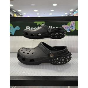 [크록스 슈즈]클래식 스터드 클로그 211596-001 블랙