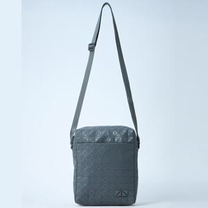 25 FW 바오바오 이세이미야케 보이저 Voyager 시그니처 타일 크로스백 그레이 BB57AG871 12