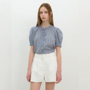 [올리브데올리브]넥스모킹 소매퍼프 하프슬리브블라우스 (OW5MB556)