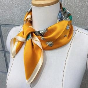 [애슬릿] 실크 100 장미 말 패턴 쁘띠 목 봄 스카프