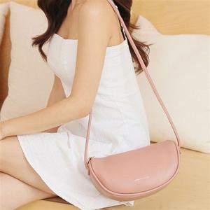 반달가방 하프문 크로스백 20대 여자 대학생 숄더백