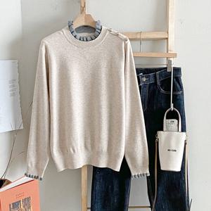 샵앤) 여성 프릴 라운드 어깨 언발 단추 긴팔 니트티 DGB-WKN-4824-베이지