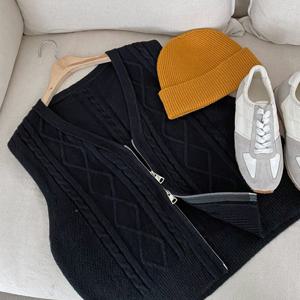 샵앤) 여성 Y집업 꽈배기 레이어드 니트 조끼 DGB-WVS-4932-블랙