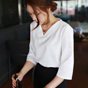 여성 브이넥 여름 외출 패션 깔끔한 7부 블라우스