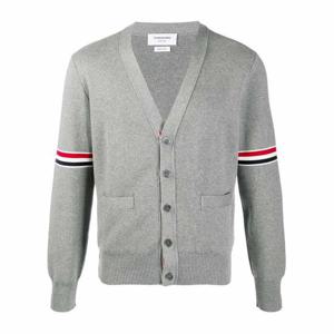 [톰브라운] MKC310A Y3007 055 밀라노스티치 RWB 암밴딩 브이넥 버튼 가디건 라이트그레이 남성 자켓