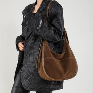 [블루밍룸] 루시카 스웨이드 호보백