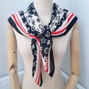 [애슬릿] 패턴 사각 스카프 여성 간절기 가을 겨울